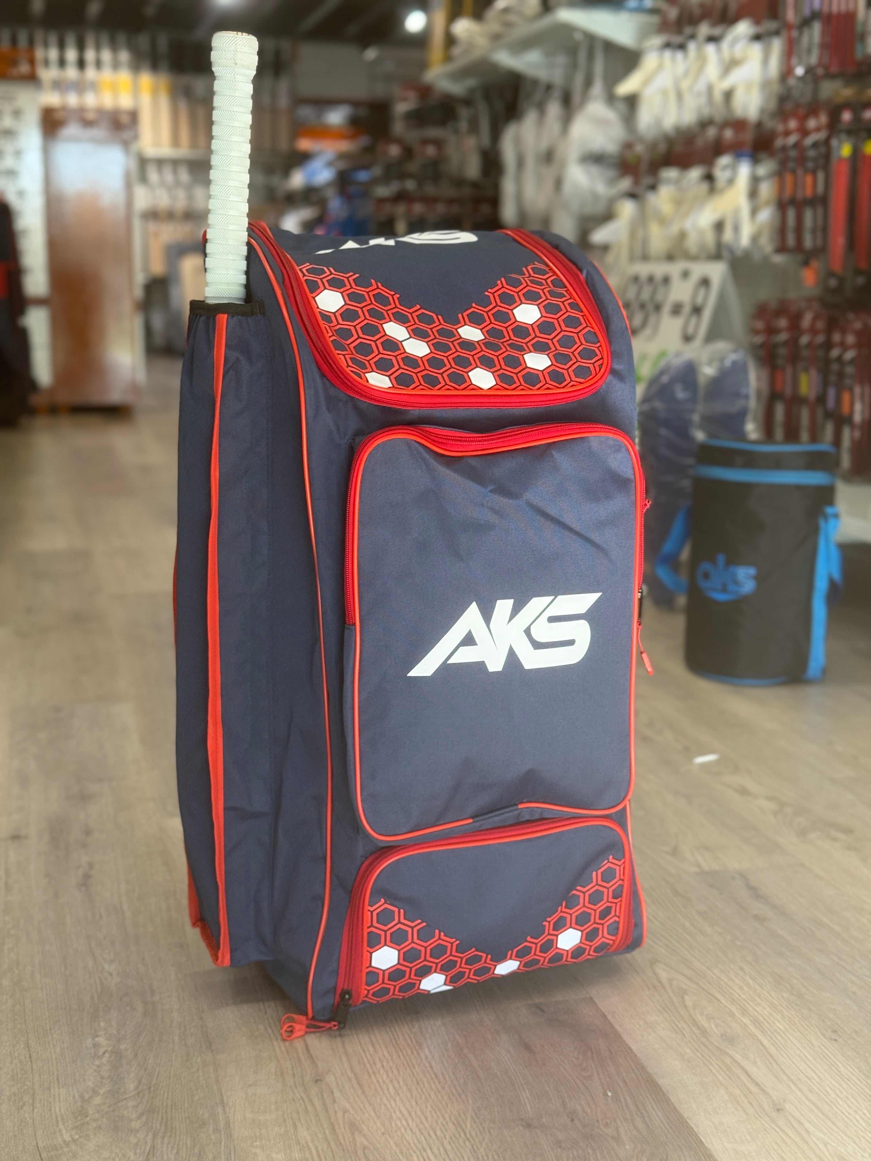 Junior Pro kit Bag Duffle Wheelie