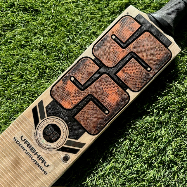 V. SURYAVANSHI K.W. Cr Bats