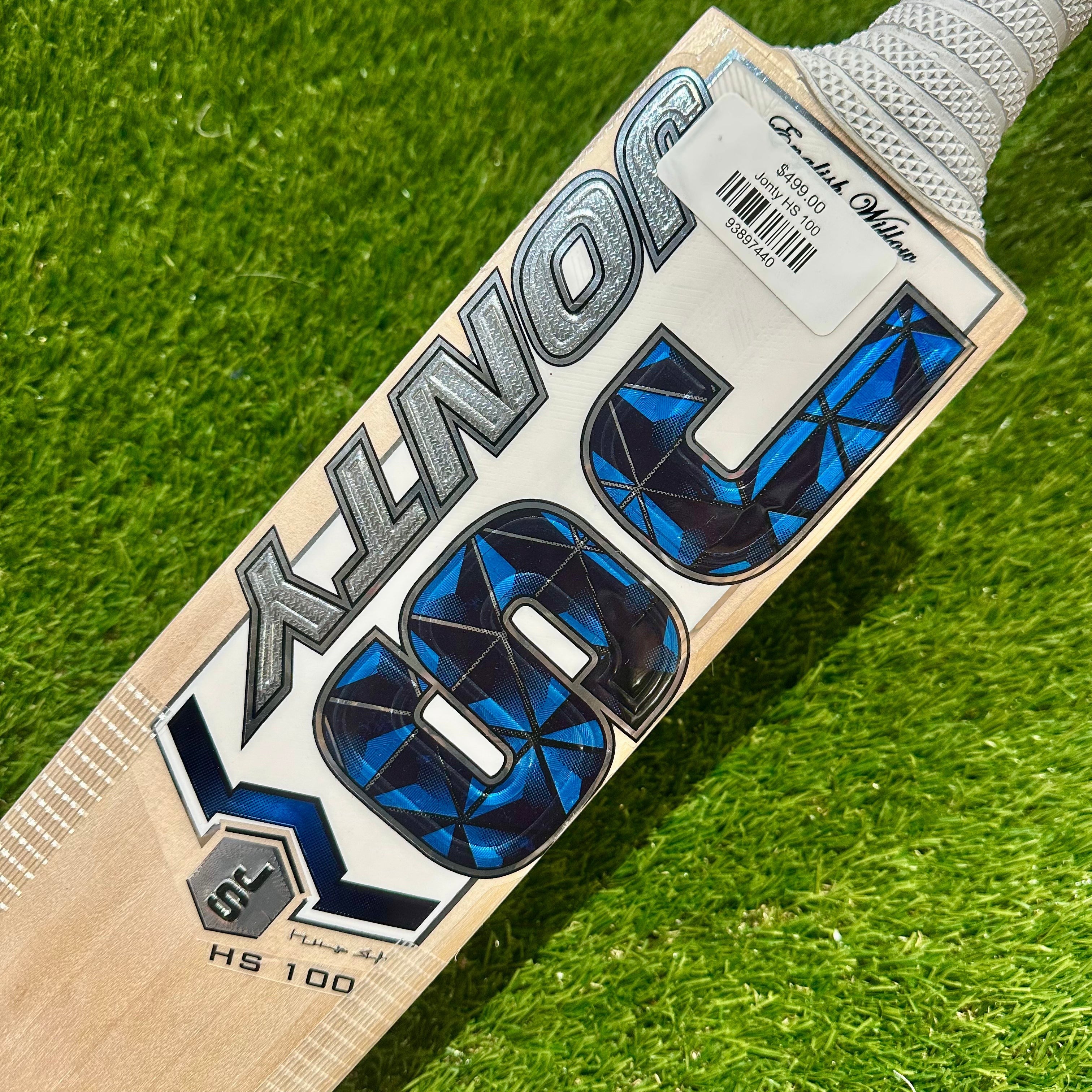 Jonty HS 100 cricket bat made from Grade 2 English willow with blue and silver geometric graphics