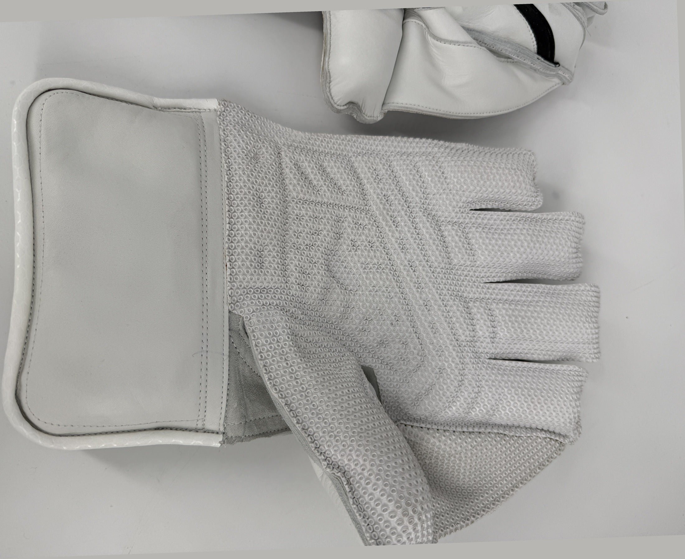 AKS Player Series Wicket Keeping Gloves palm grip texture