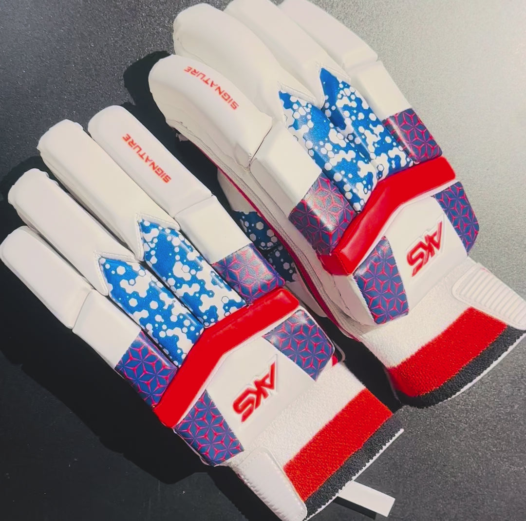 Signature Batting Gloves 25/26